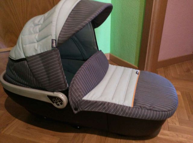 Cochecito bebe trio de la marca chicco
