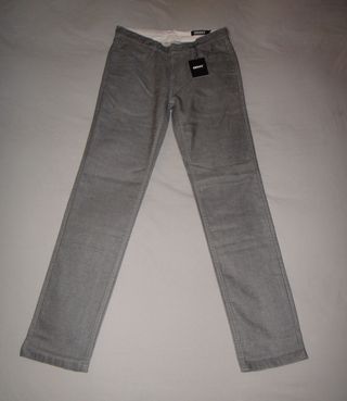 Jeans DKNY hombre, NUEVO a estrenar de segunda mano por 12 EUR en Madrid en  WALLAPOP