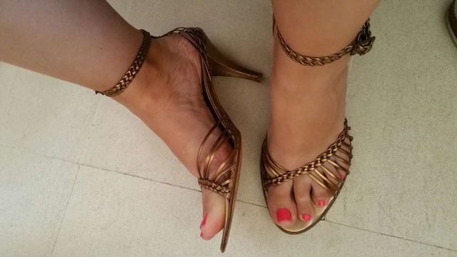 Sandalias Caramelo color ocre talla 40