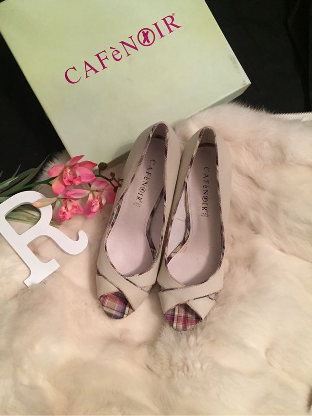 Zapatos de tacón. NUEVOS - Peeptoes de CafeNoir.