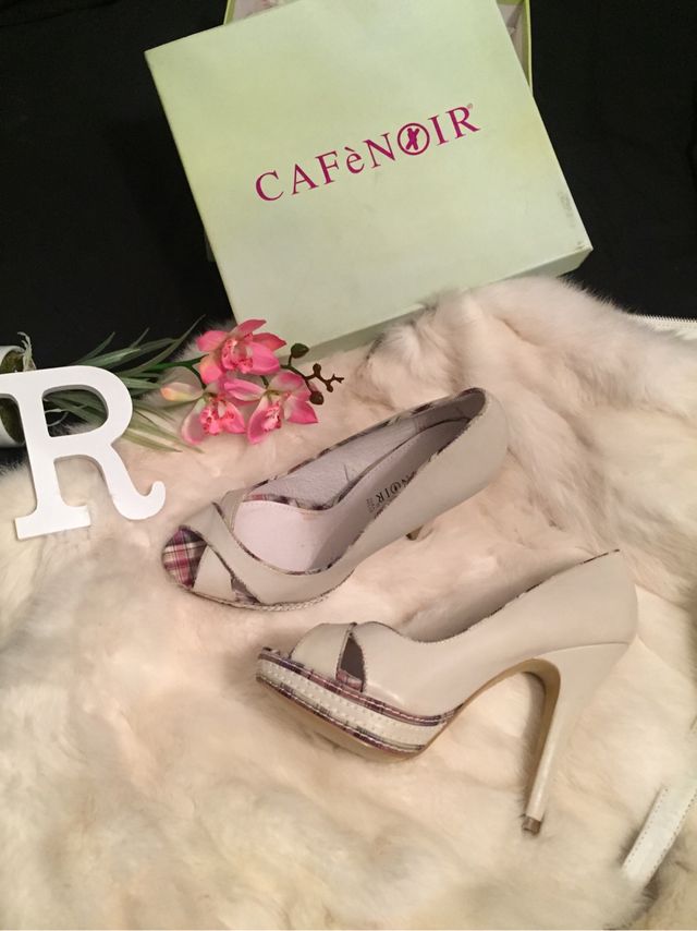 Zapatos de tacón. NUEVOS - Peeptoes de CafeNoir.