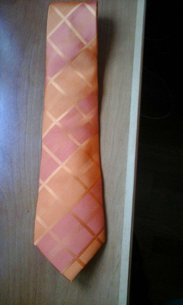 Corbata naranja nueva sin estrenar
