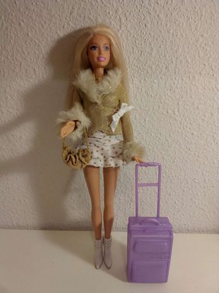 Muñeca Barbie de viaje con maleta de segunda mano por 16 EUR en Burjassot  en WALLAPOP