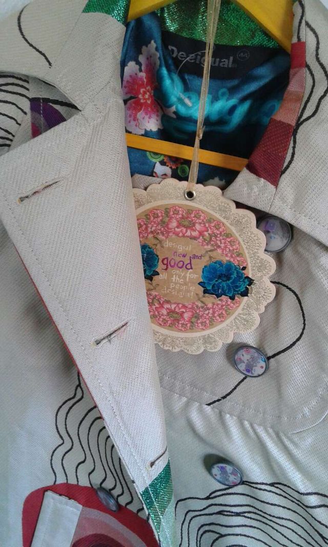 Abrigo de Desigual Nuevo Impecable