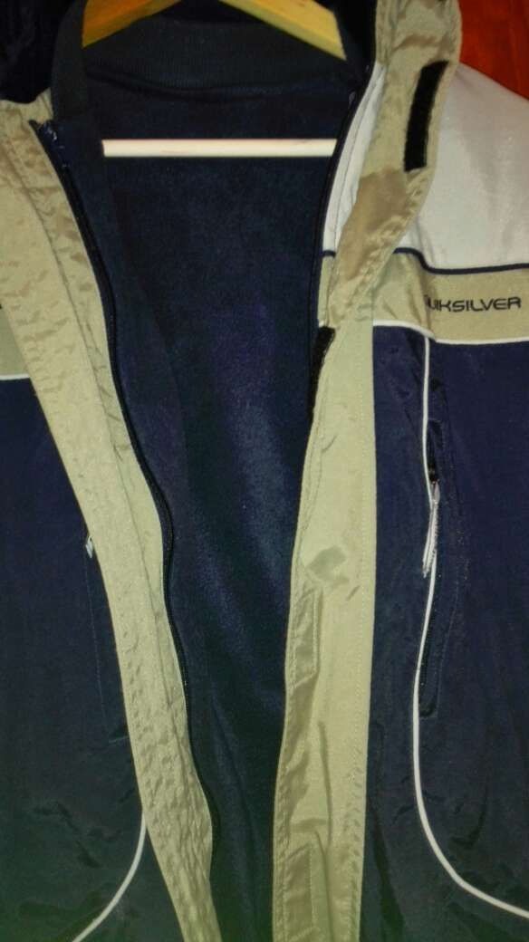 Oferta!!Cazadora Quiksilver talla M/L dos piezas