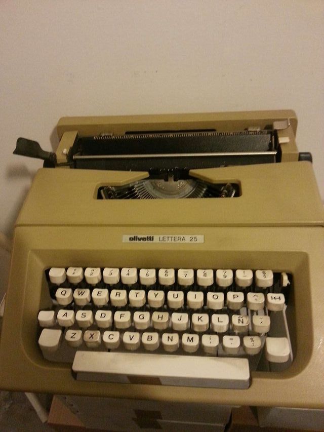 Macchina Olivetti vintage. Decorazione ideale