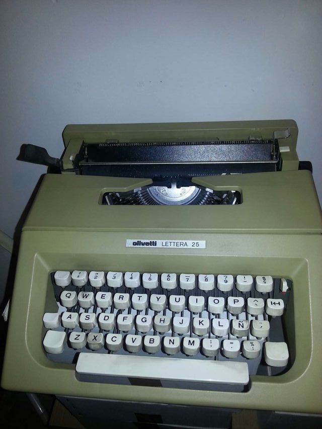 Macchina Olivetti vintage. Decorazione ideale