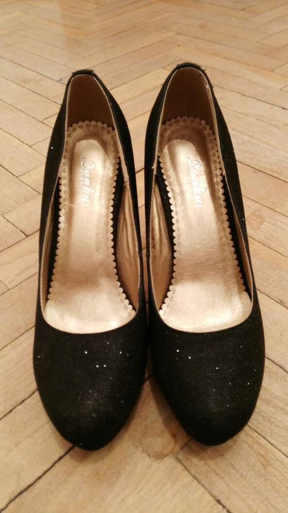 Zapato tacon negro con brillos. talla 38