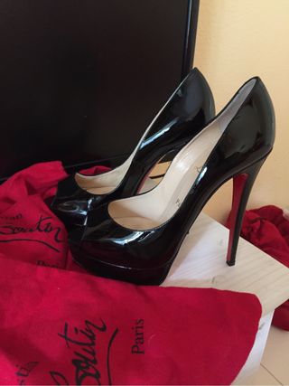Tacones Christian Louboutin de segunda mano por 420 EUR en Valencia en  WALLAPOP