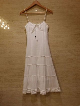Vestido blanco Fórmula Joven t. 38 de segunda mano por 10 EUR en Viladecans  en WALLAPOP