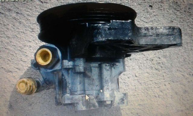 Bomba de direção Freelander 2.0 TD4. 50€