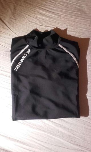 Camiseta térmica tribord T10 manga corta de segunda mano por 3 EUR en Sant  Cugat del Vallès en WALLAPOP