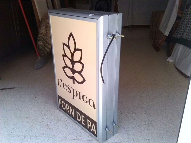 Letrero para negocio .panerola y letrero frontal