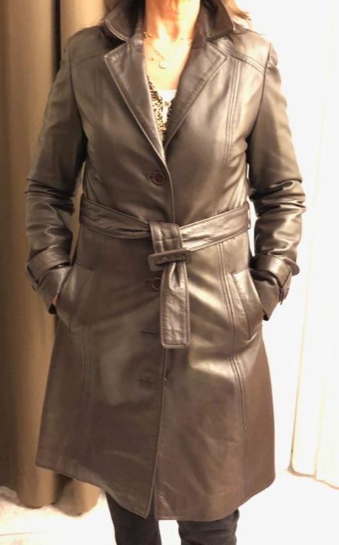 Abrigo de cuero marrón oscuro