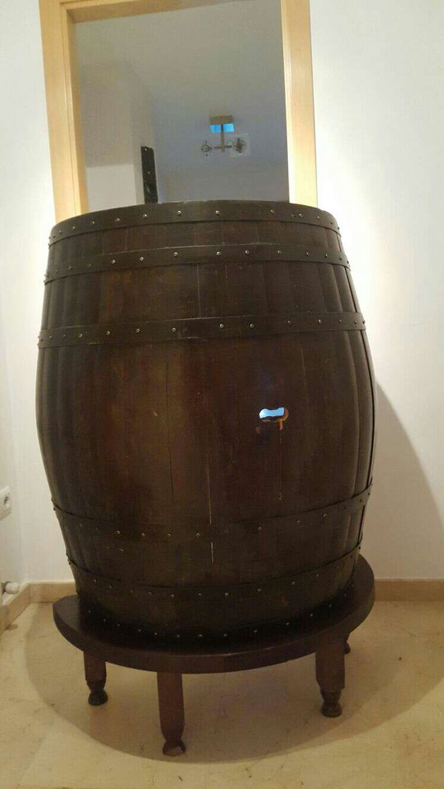 Mueble echo a mano barril