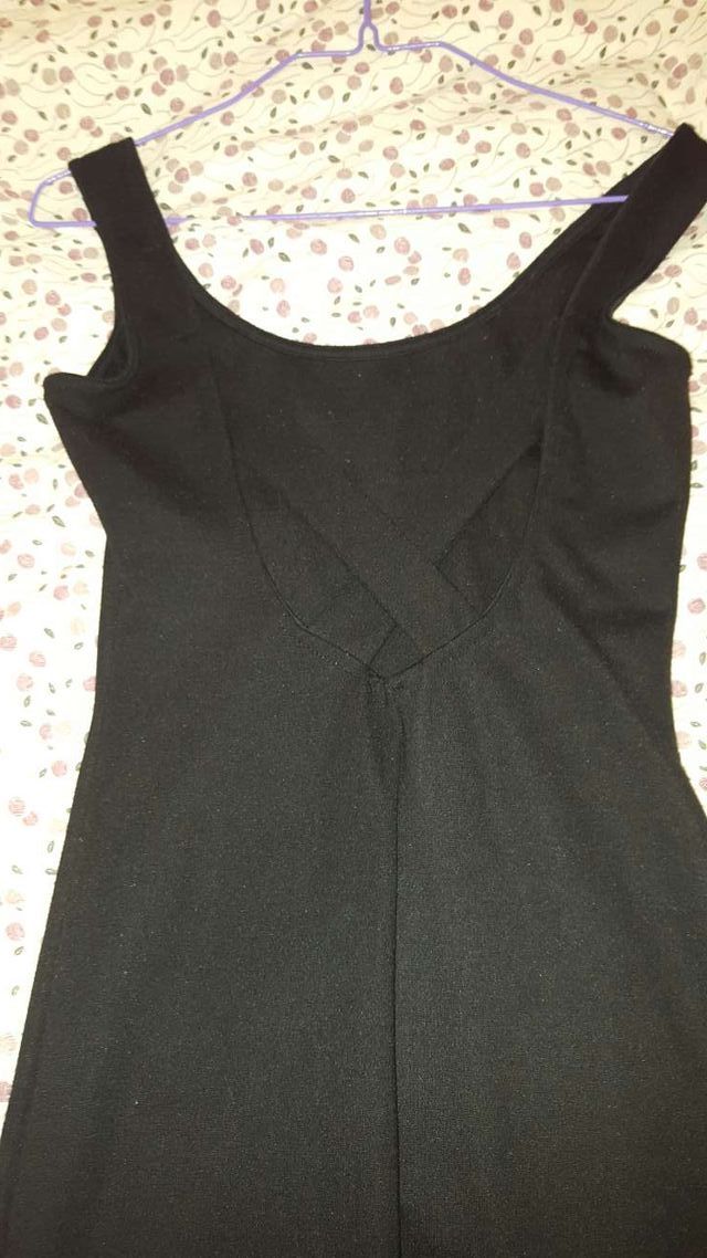 Vestido con espalda descubierta.