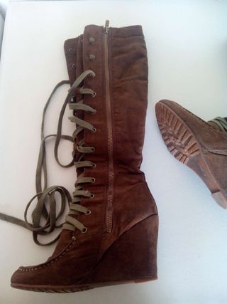 Botas largas de stradivarius talla 38 de segunda mano por 35 EUR en Granada  en WALLAPOP