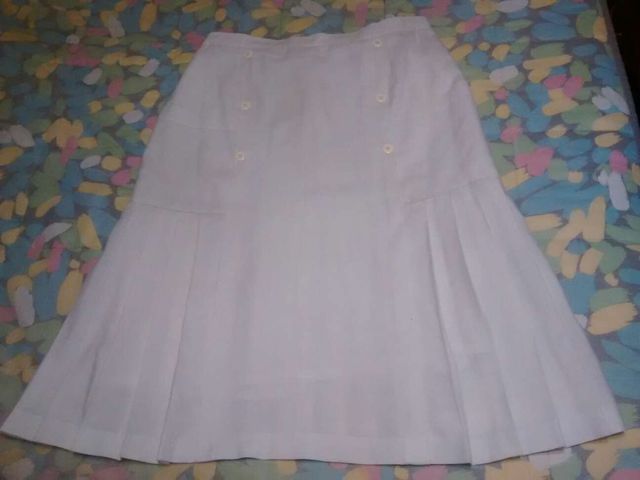 Falda blanca tableada T 46