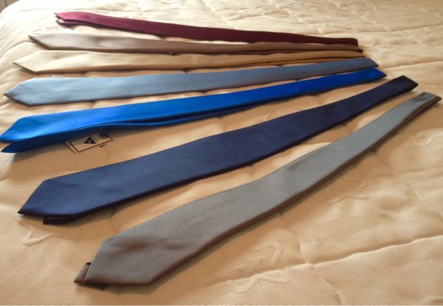 LOTE de 25 Corbatas Lisas sin estrenar