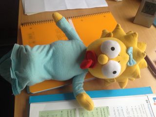 peluche maggie simpson