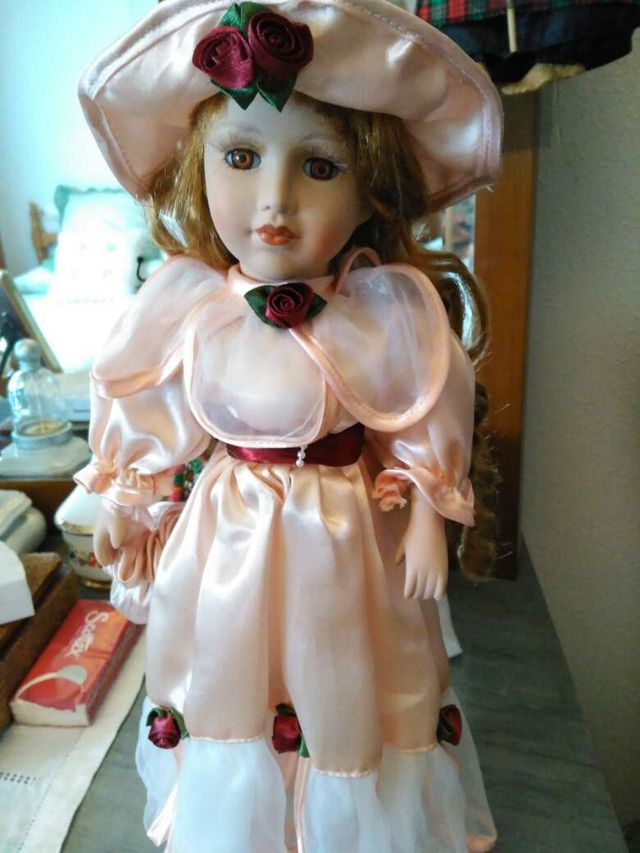 Muñeca porcelana