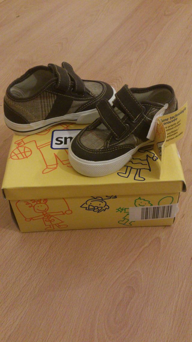 Zapatos niño smartfit nuevos. Num 22