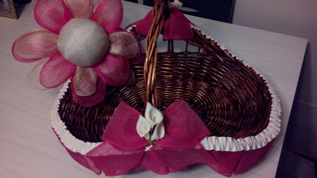 Cesta y flor de boda