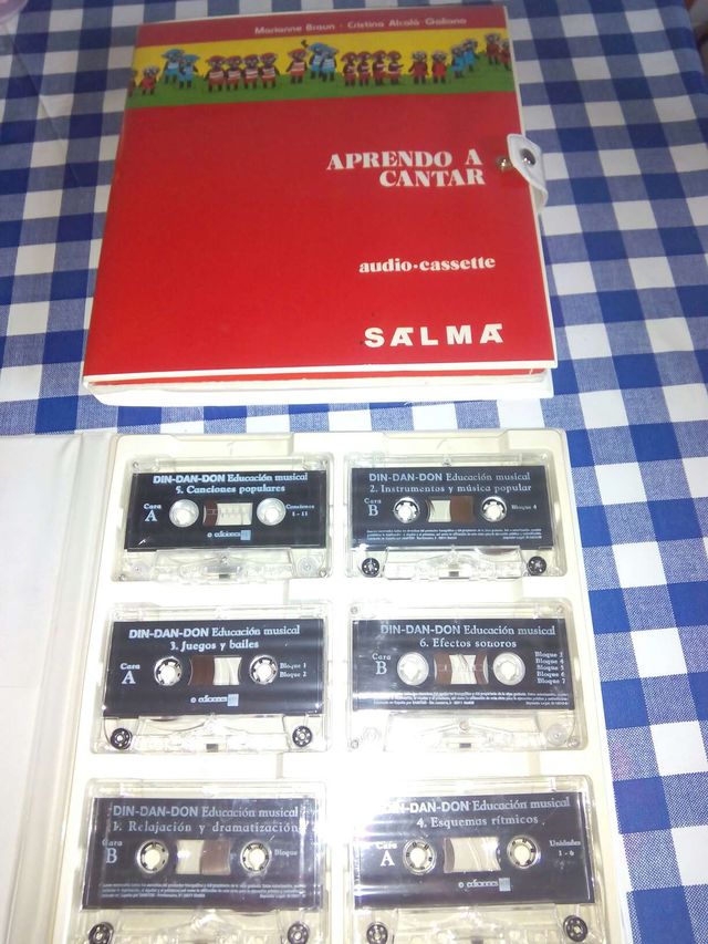 2 libros con casettes de educacion musical