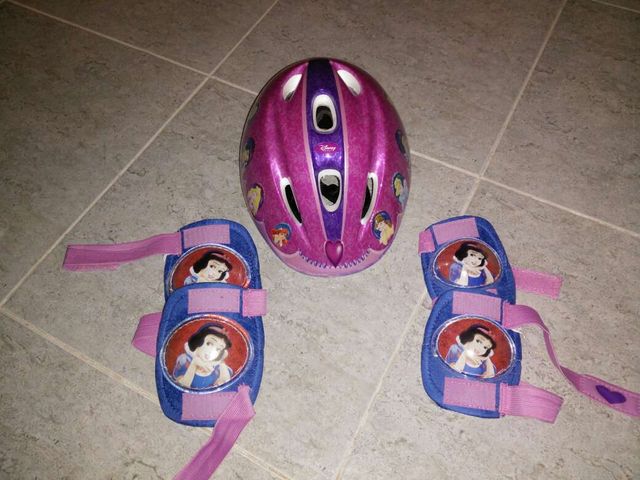 Casco Infantil DISNEY con Rodilleras y Coderas