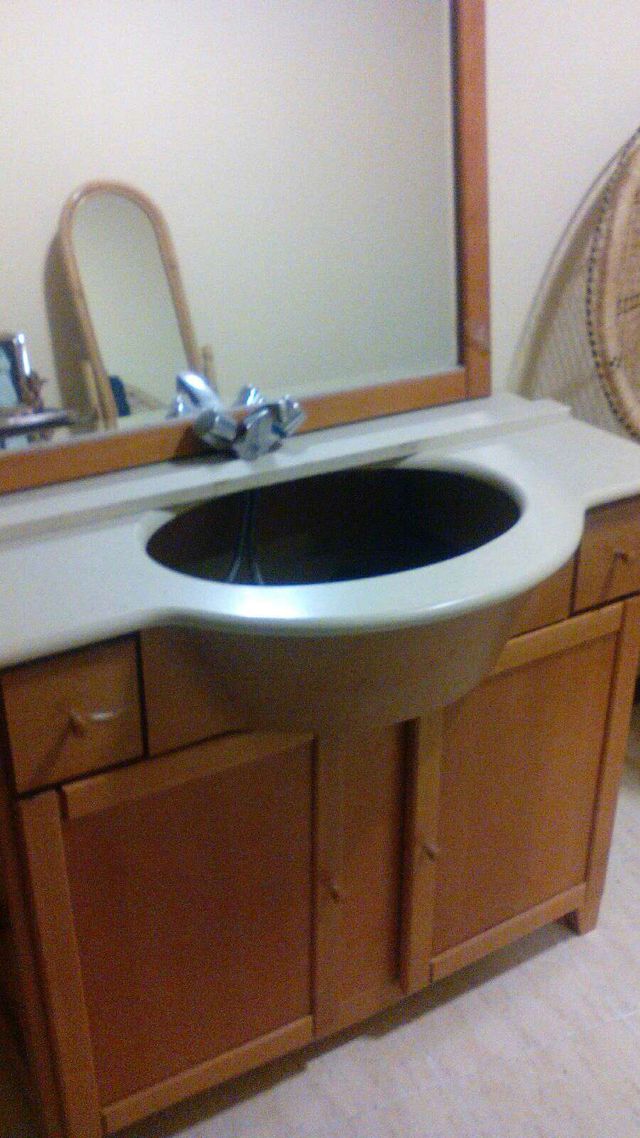 Mueble de baño con encimera de silestone. de segunda mano por 90 € en