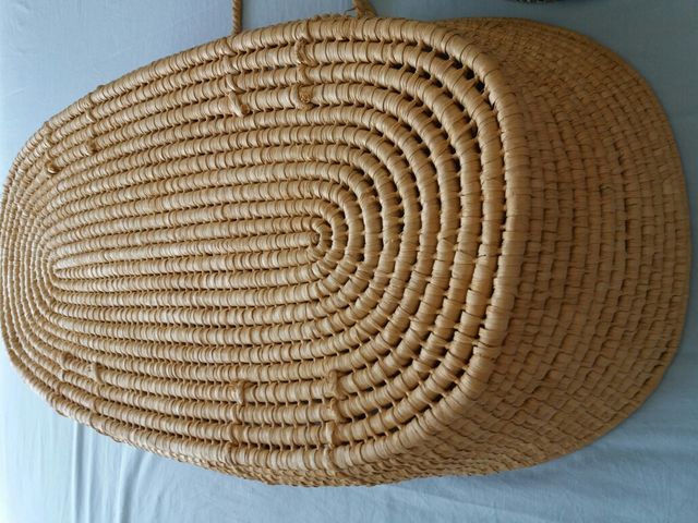 Moises mimbre muy nuevo para bebe. Sin colchón.