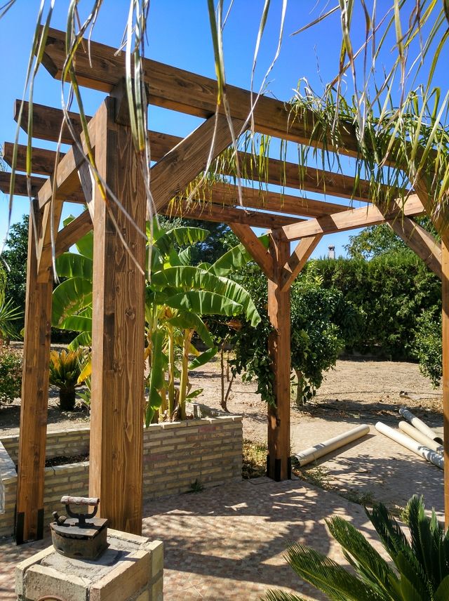 Pérgola de madera de segunda mano en Sevilla en WALLAPOP