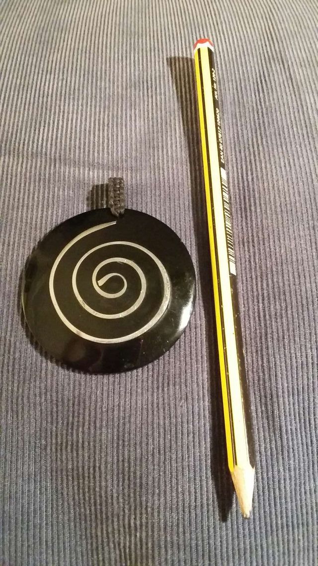 Colgante plástico negro