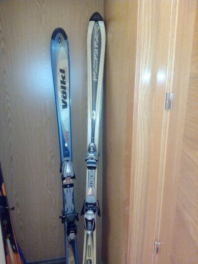 Dos pares de skis...poco uso. Vendo uno o los dos.