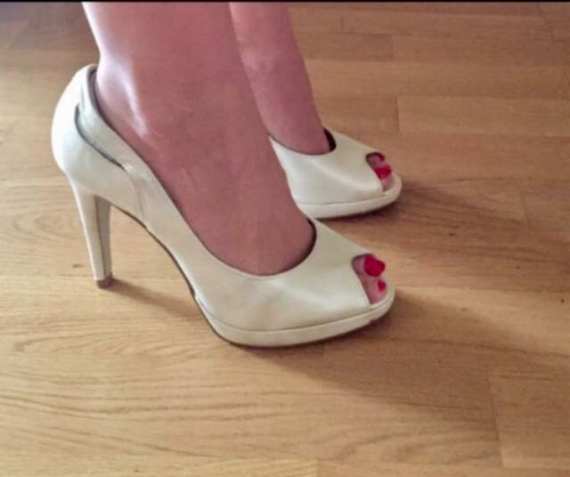 Sandalias Blancas Tipo Charol Con Tacon Alto