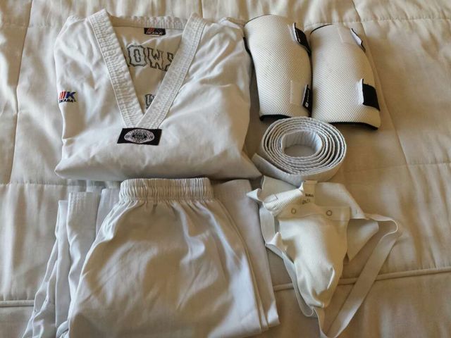 Traje de taewkondo talla 5/190 con proteccion de a