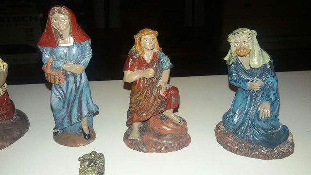 Figuras varias del belen de RESINA todas por 3.e