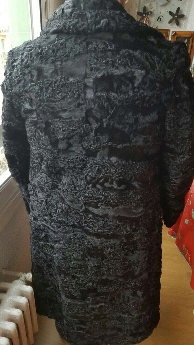 ABRIGO ASTRACÁN AUTÉNTICO.