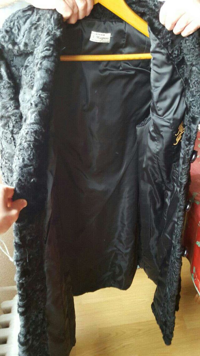 ABRIGO ASTRACÁN AUTÉNTICO.