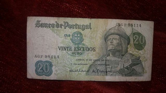 Billete de 20 escudos de Portugal año 1971.