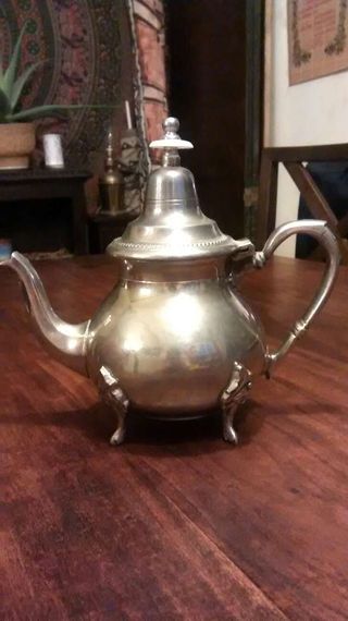 Cafetera arabe de alpaca de segunda mano por 12 EUR en Ciudad Santo Domingo  en WALLAPOP