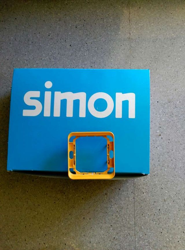 Simon escudos amarillo