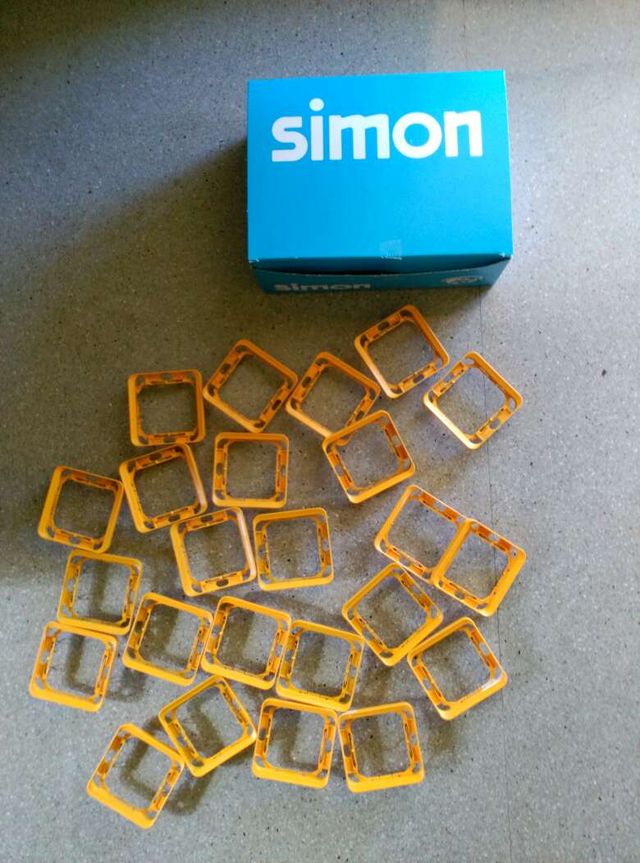 Simon escudos amarillo