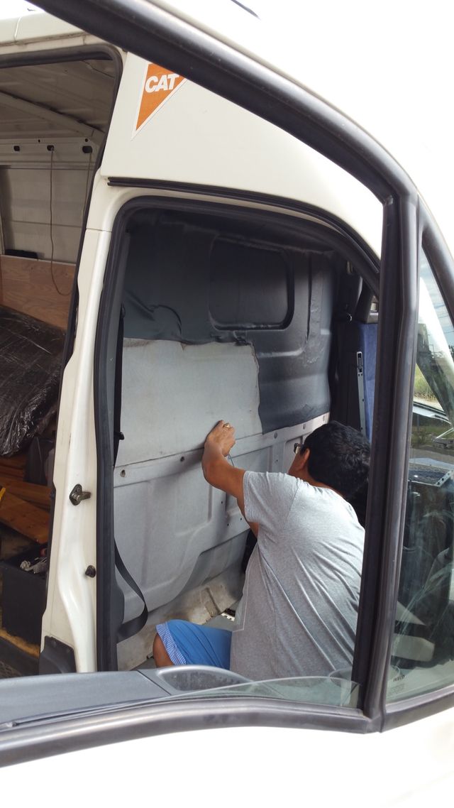 TAPICERÍA TECHOS DE COCHE Y ASIENTOS DE MOTO