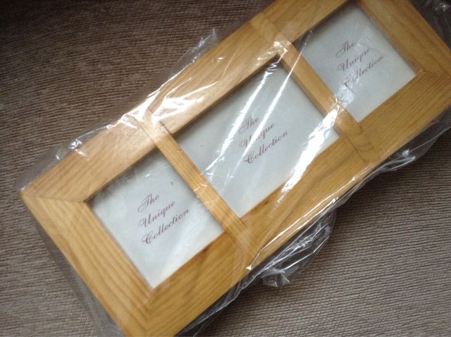 Bonito  Portaretratos  Triple De Madera De Pino.