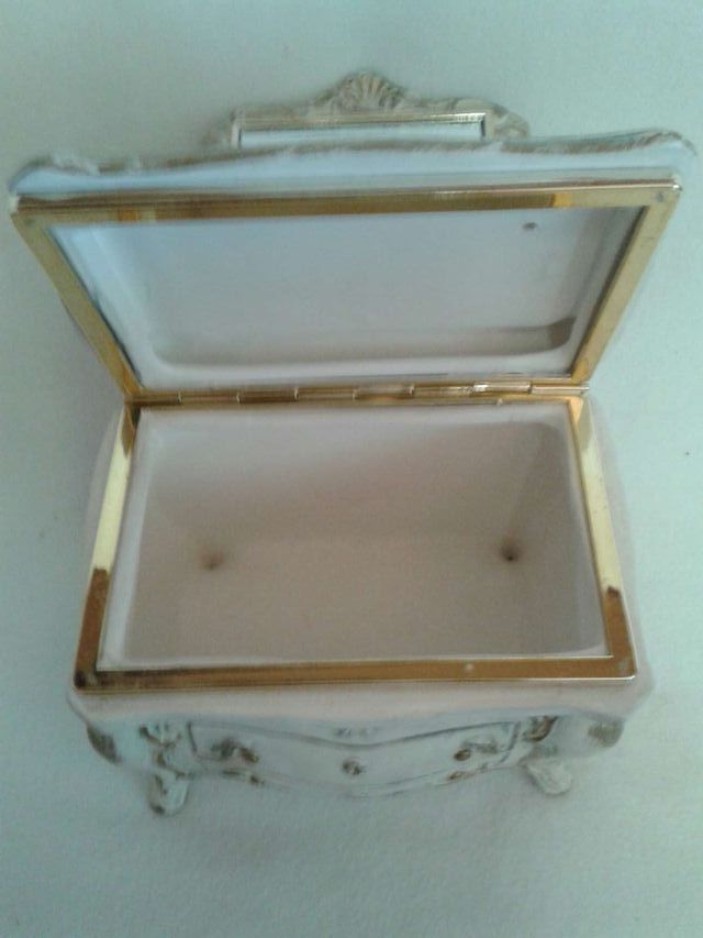 Joyero vintage. Muy original y coqueto