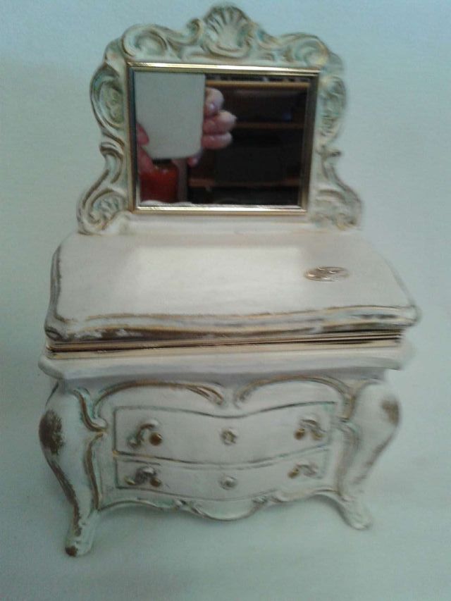 Joyero vintage. Muy original y coqueto