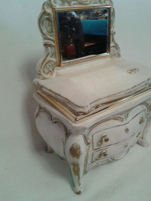 Joyero vintage. Muy original y coqueto