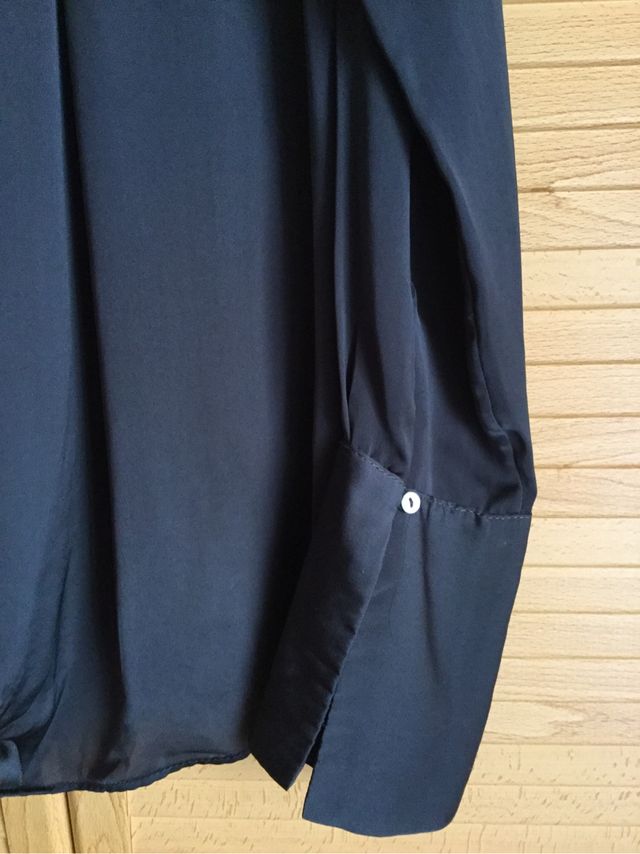 Camisa sedosa gris oscuro