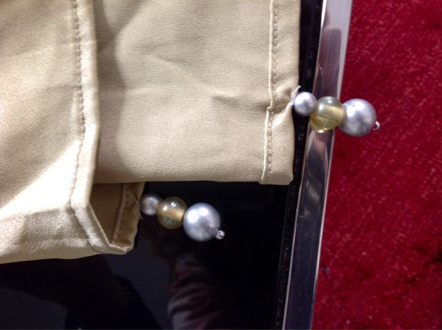 Chal Dorado Seda Con Adornos Bolitas